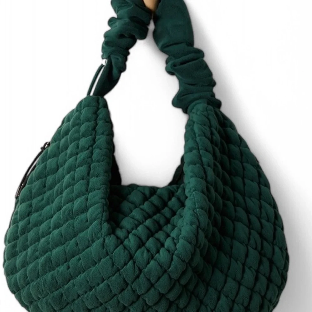Gorgeous, Free People Pucker Up Fleece Carryall Bag in Evergreen NWT❤️ - Picture 4 of 7
